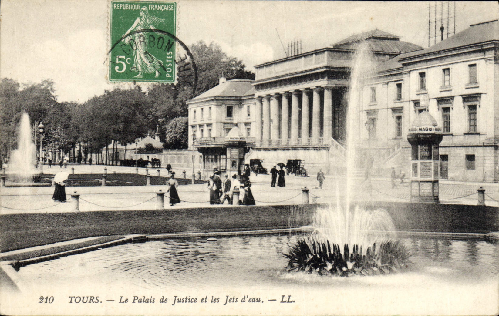 CPA TOURS - Le Palais de Justice et les Jets d'eau