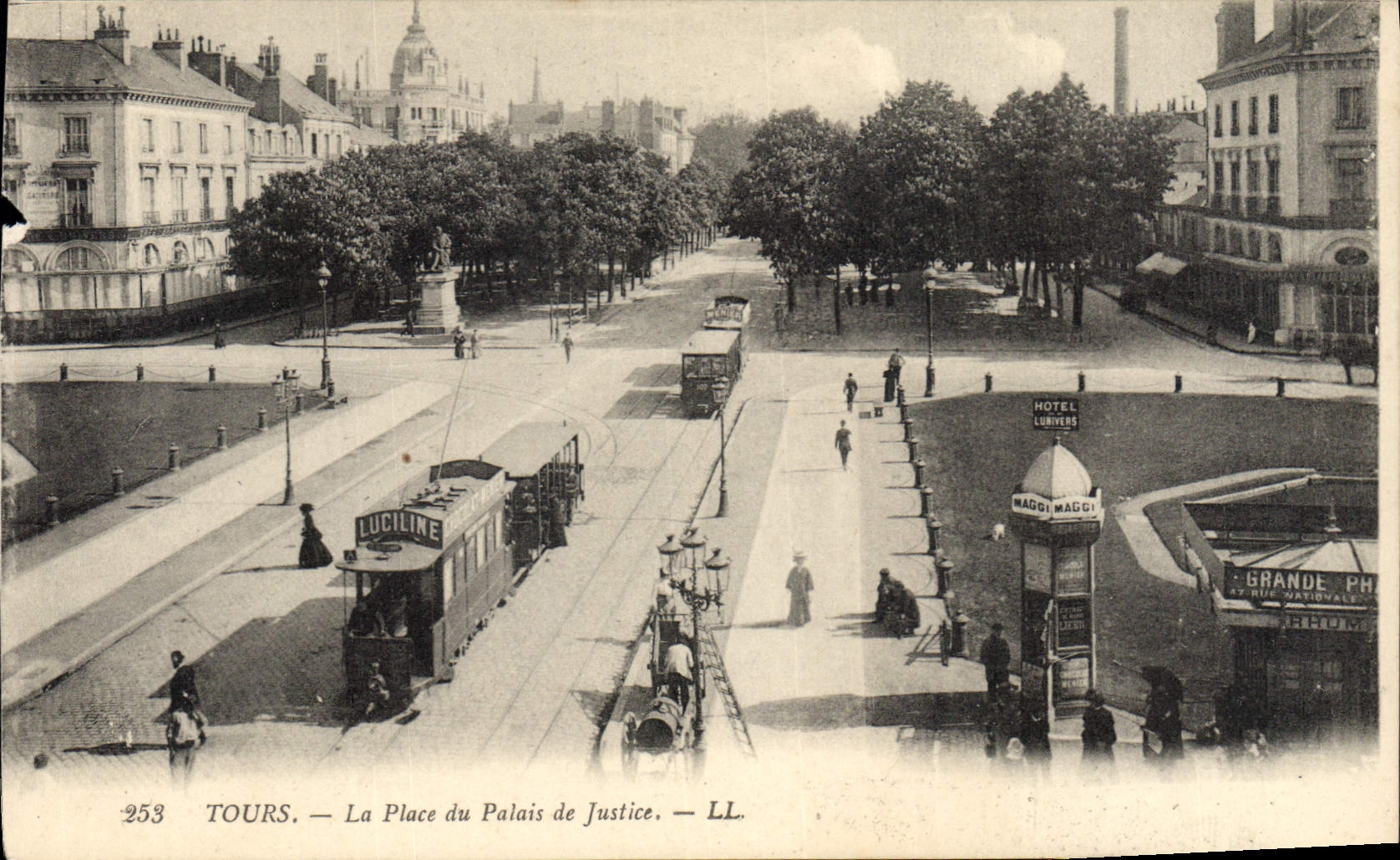 CPA TOURS - La Place du Palais de Justice Tramway Luciline Maggi