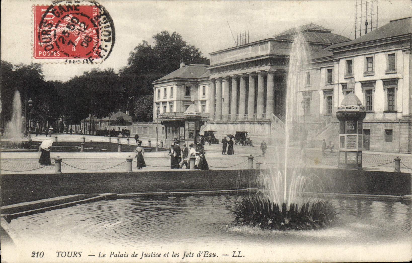 CPA TOURS - Le Palais de Justice et les Jets d'eau