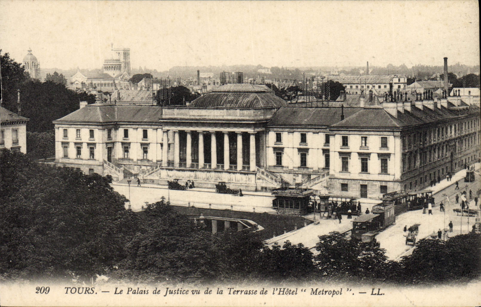 CPA TOURS - Le Palais de Justice vu de la Terrasse de l'Hotel " Metropol "