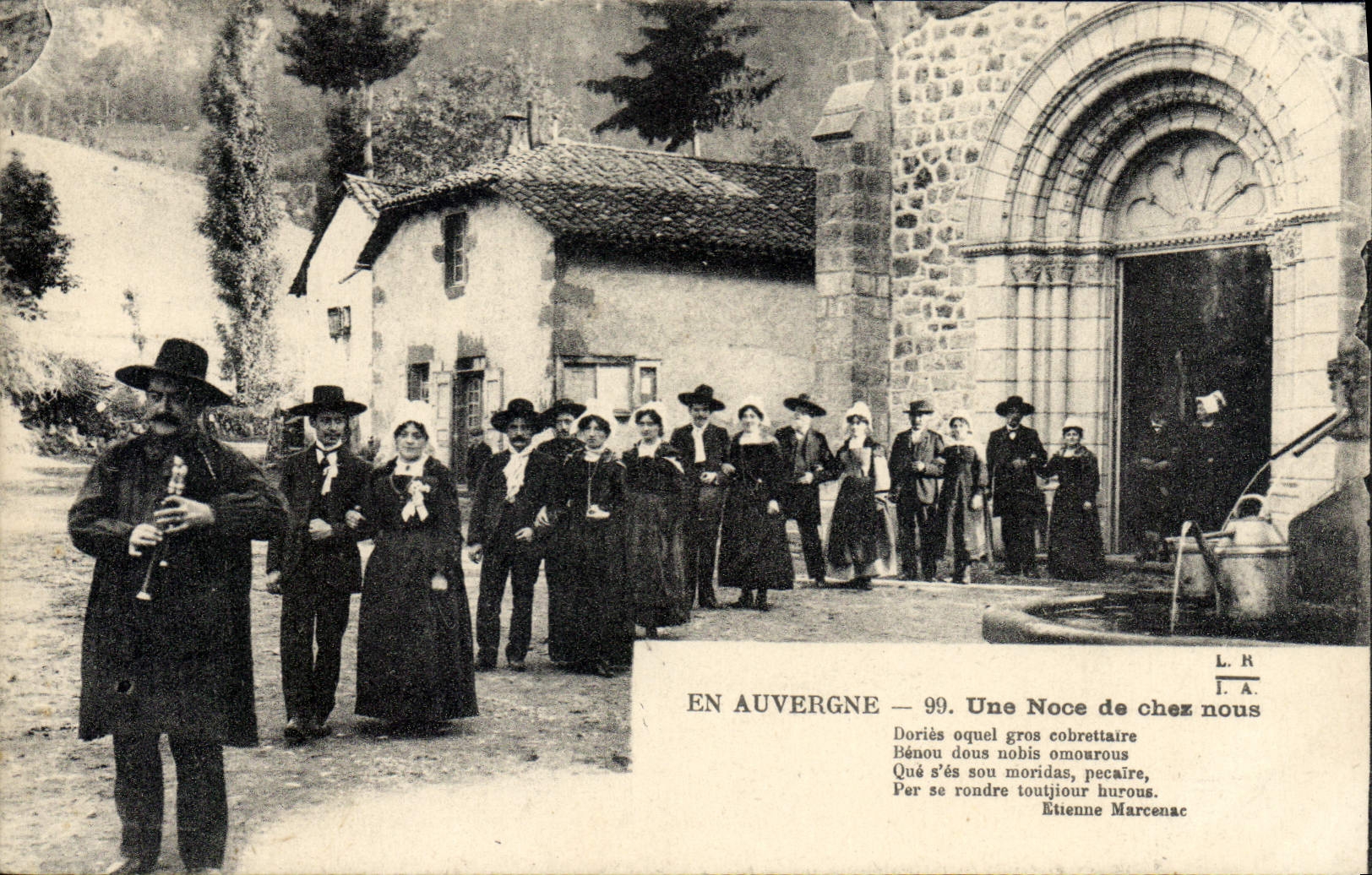 CPA Folklore EN AUVERGNE - Une Noce de chez nous
