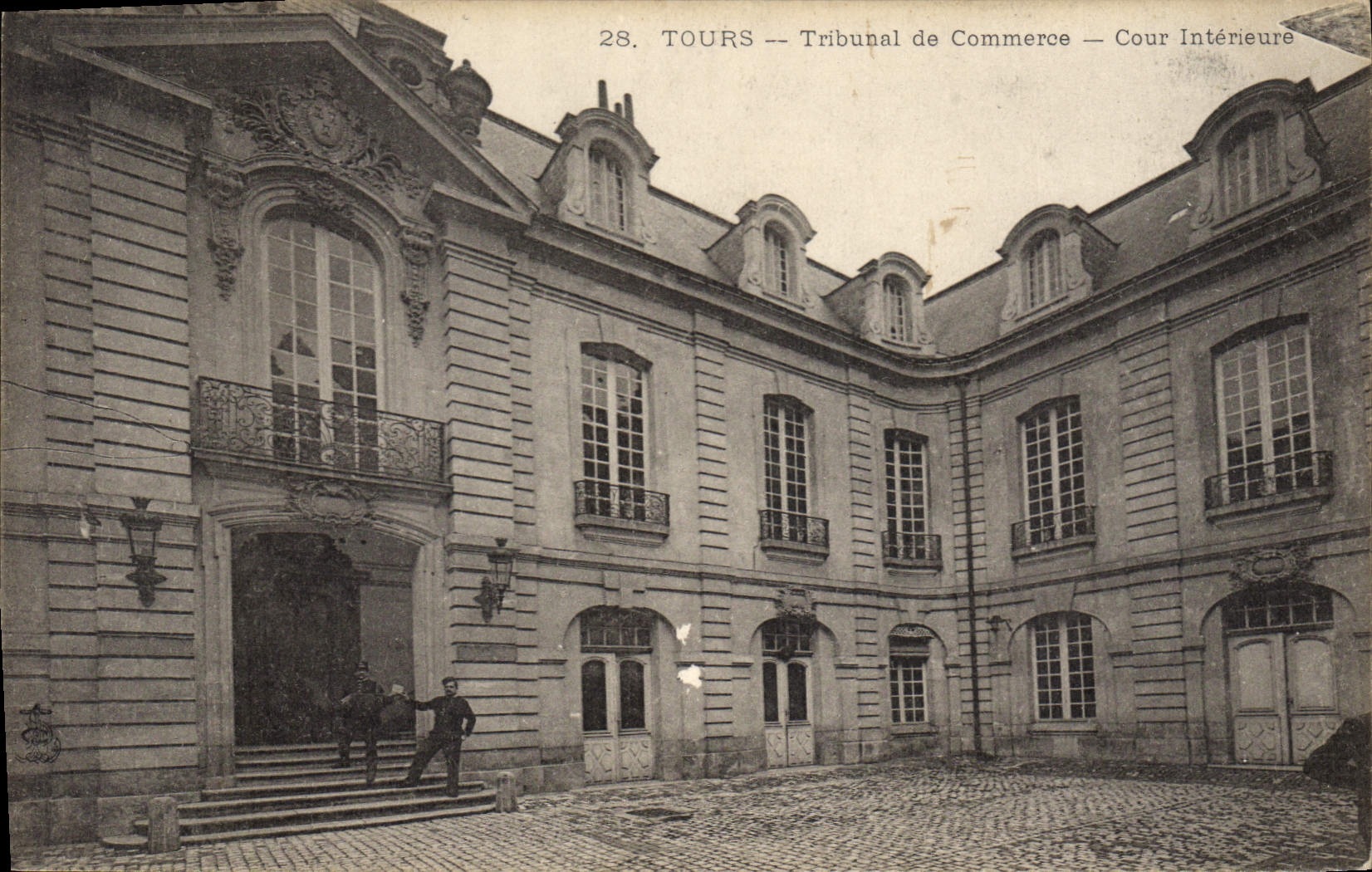 CPA TOURS Tribunal de Commerce Cour Interieure