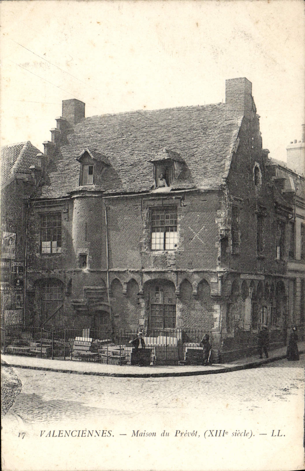 CPA VALENCIENNES Maison du Prêvôt  ( XIIIe siècle ) 