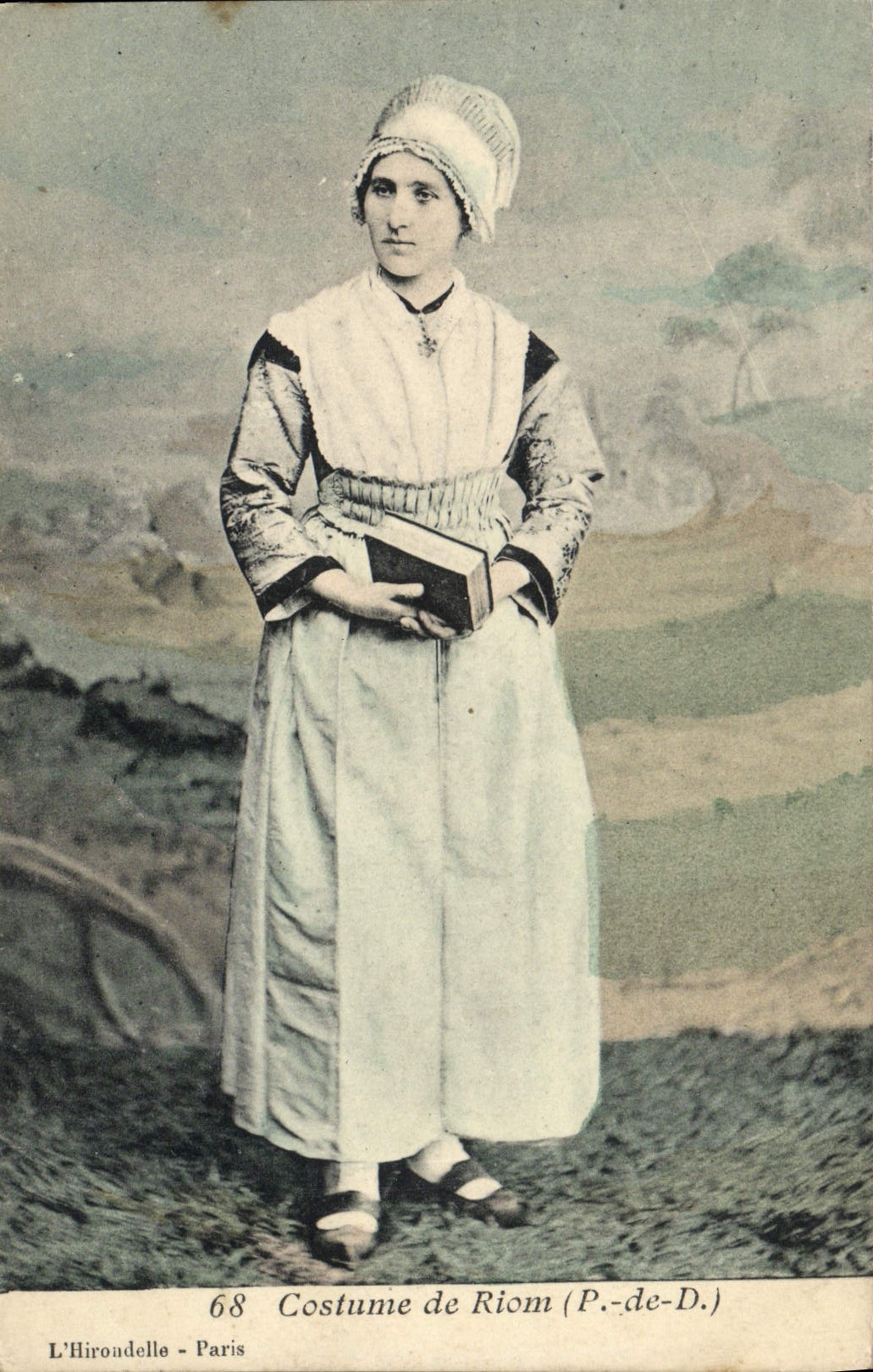 CPA Folklore Costume de Riom