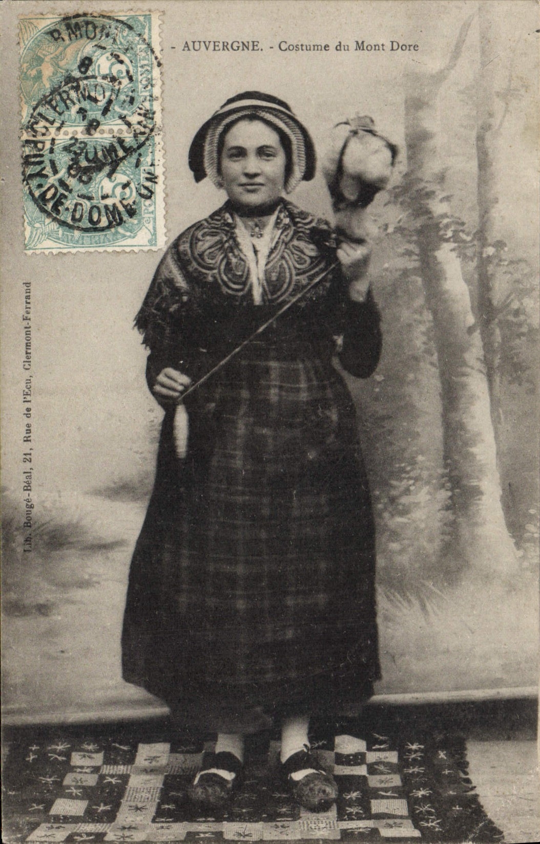 CPA Folklore AUVERGNE. - Costume du Mont Dore