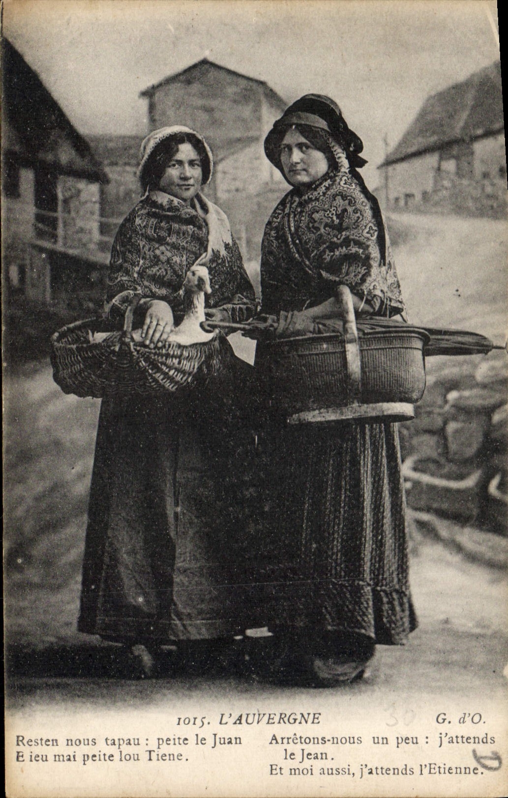 CPA Folklore 1015 L'AUVERGNE Arrêtons-nous un peu: j'attends le Jean Et moi aussi  j'attends l'Etien