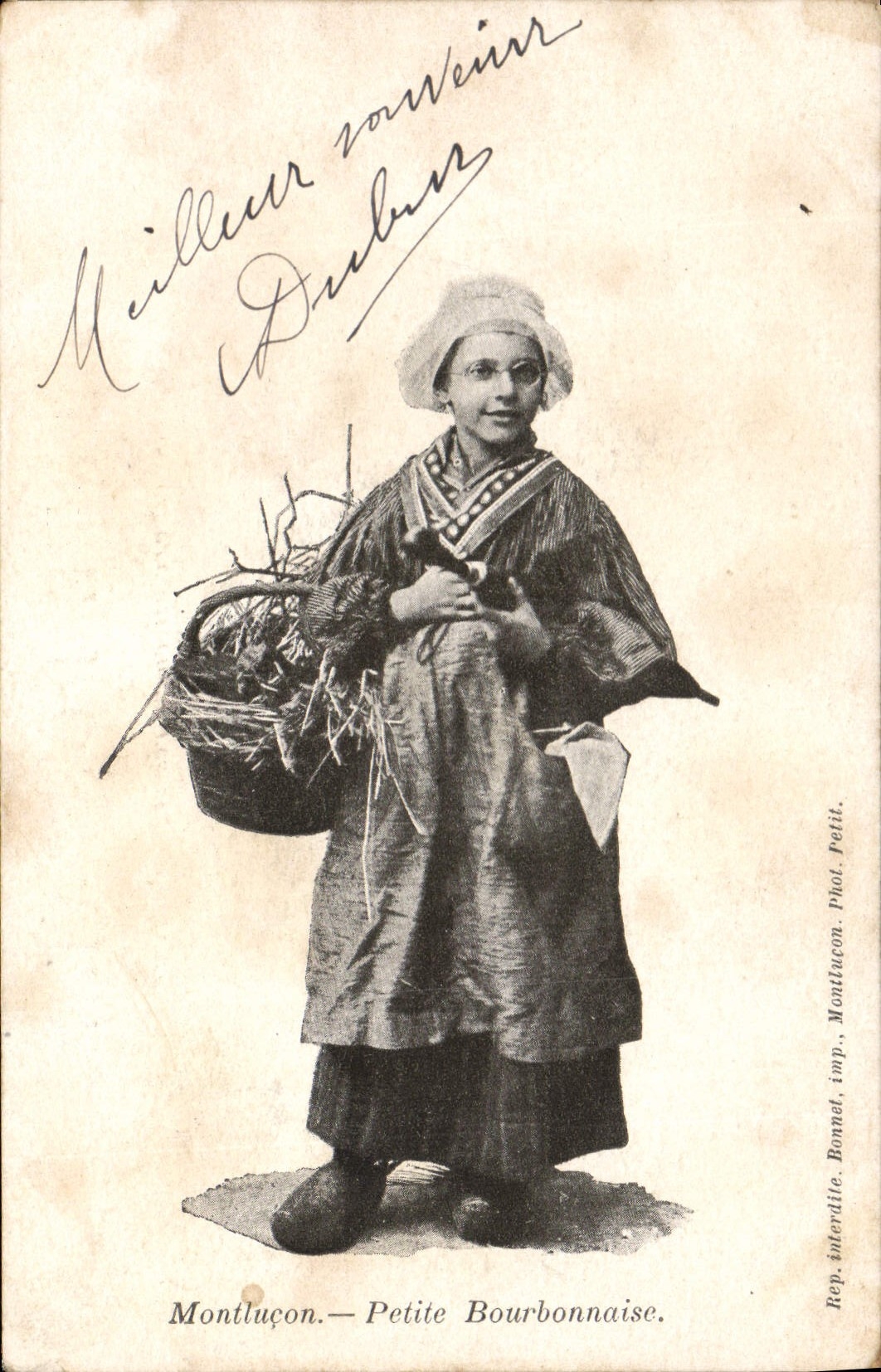 CPA Folklore Montluçon. - Petite Bourbonnaise