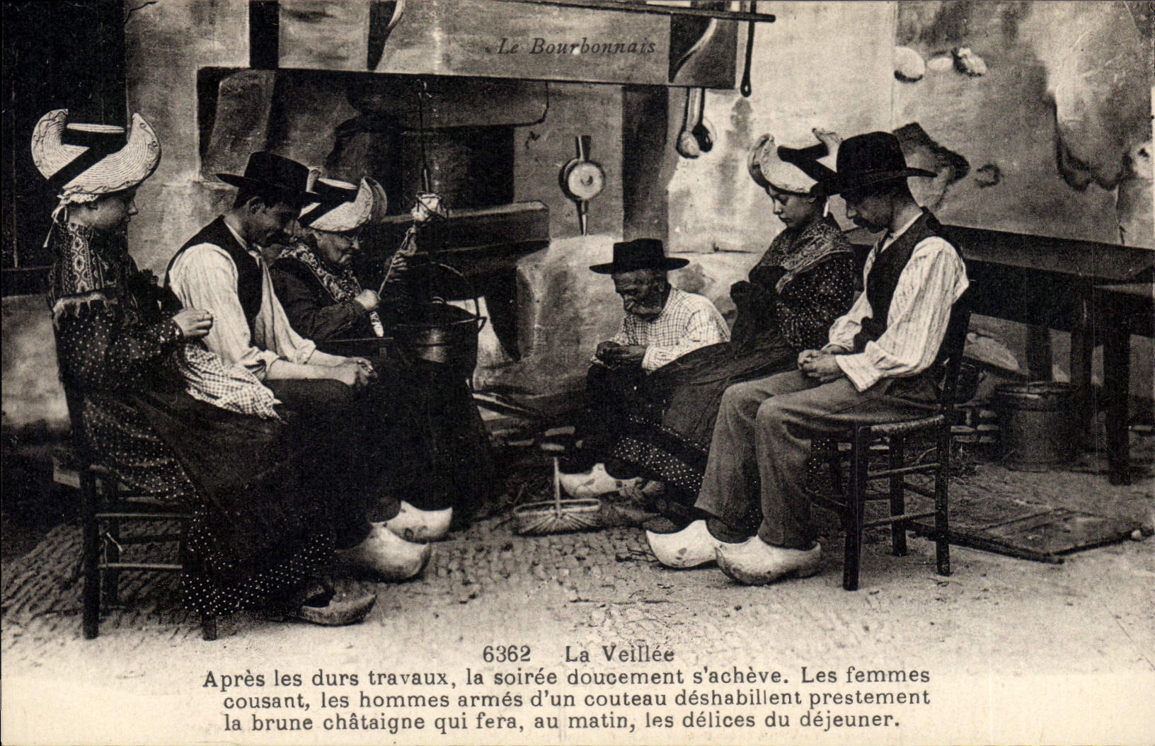 CPA Folklore Le Bourbonnais La Veillée Après les durs travaux la soirée doucement s'achève. Les femm