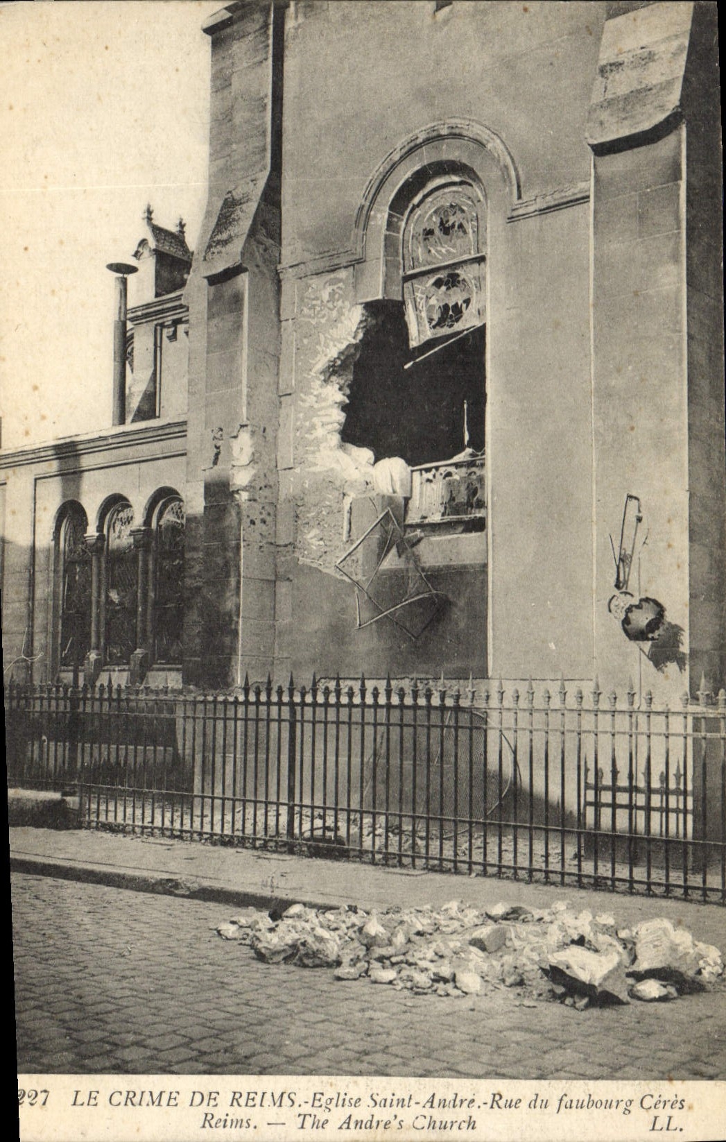 CPA Militaria LE CRIME DE REIMS Eglise Saint-AndrÃ© Rue du faubourg CÃ©rÃ¨s  