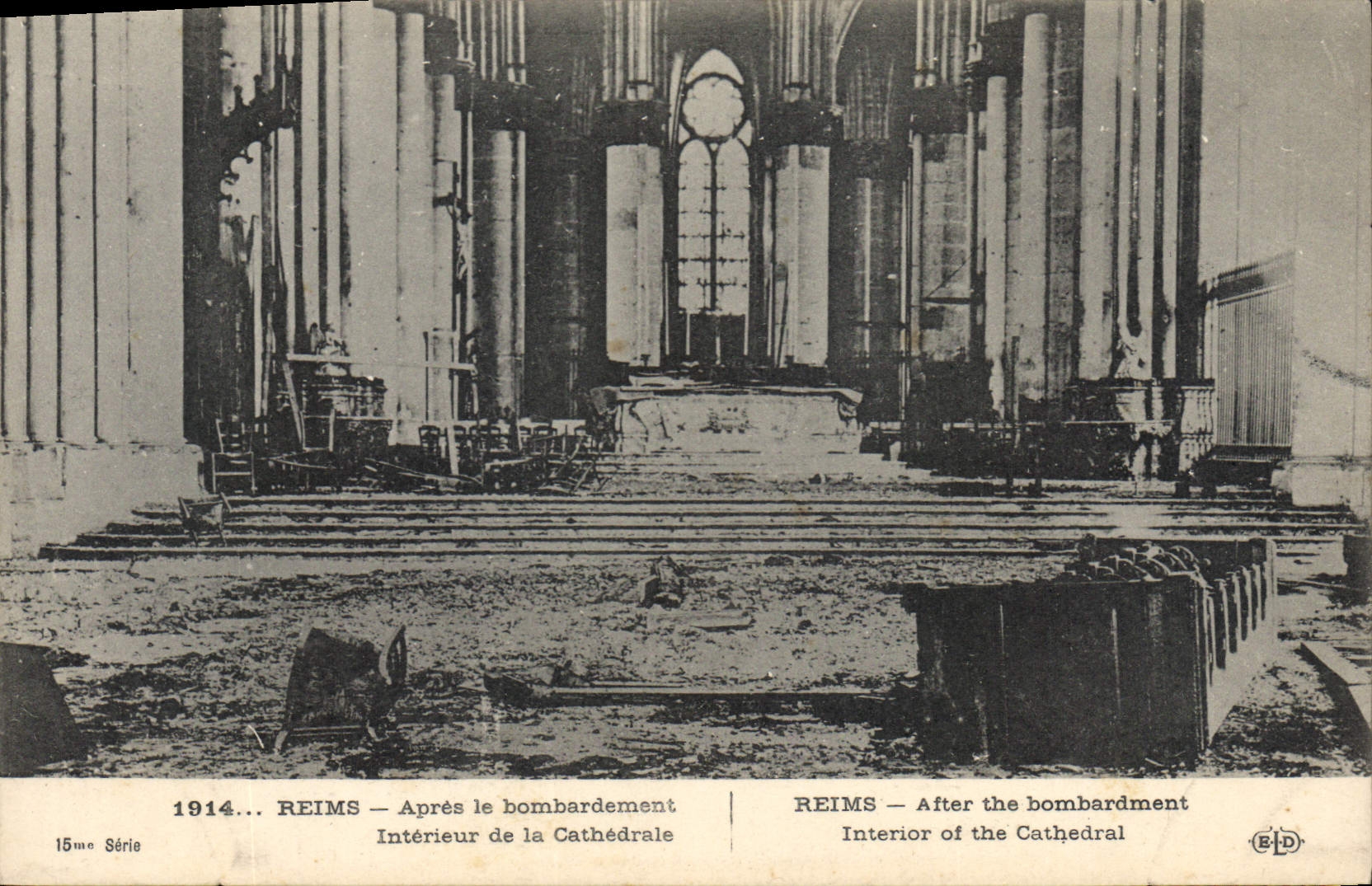CPA Militaria 1914 REIMS AprÃ¨s le bombardement IntÃ©rieur de la Cathedrale 