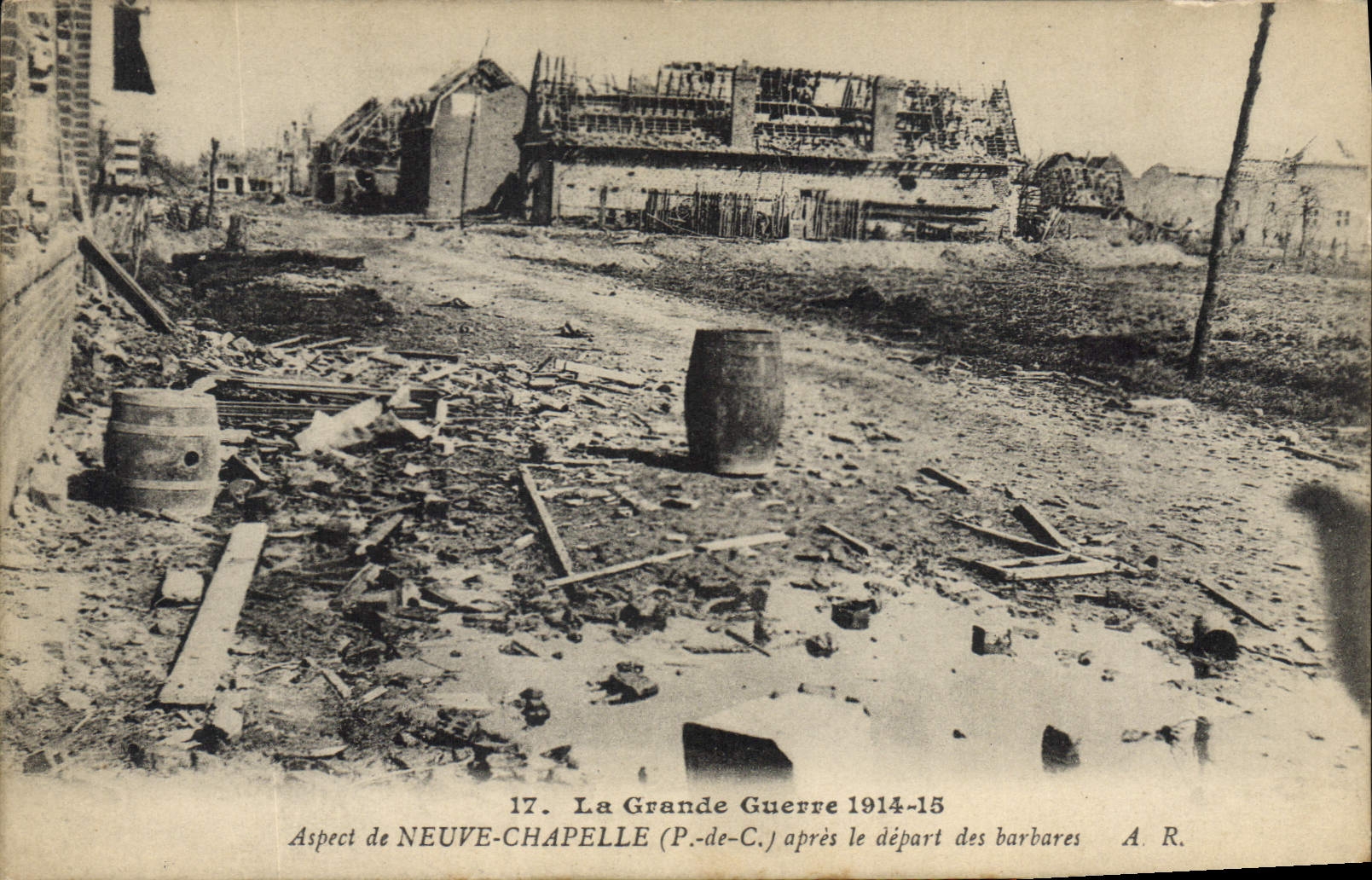 CPA Militaria La Grande Guerre 1914-15 Aspect de NEUVE-CHAPELLE après le départ des barbares