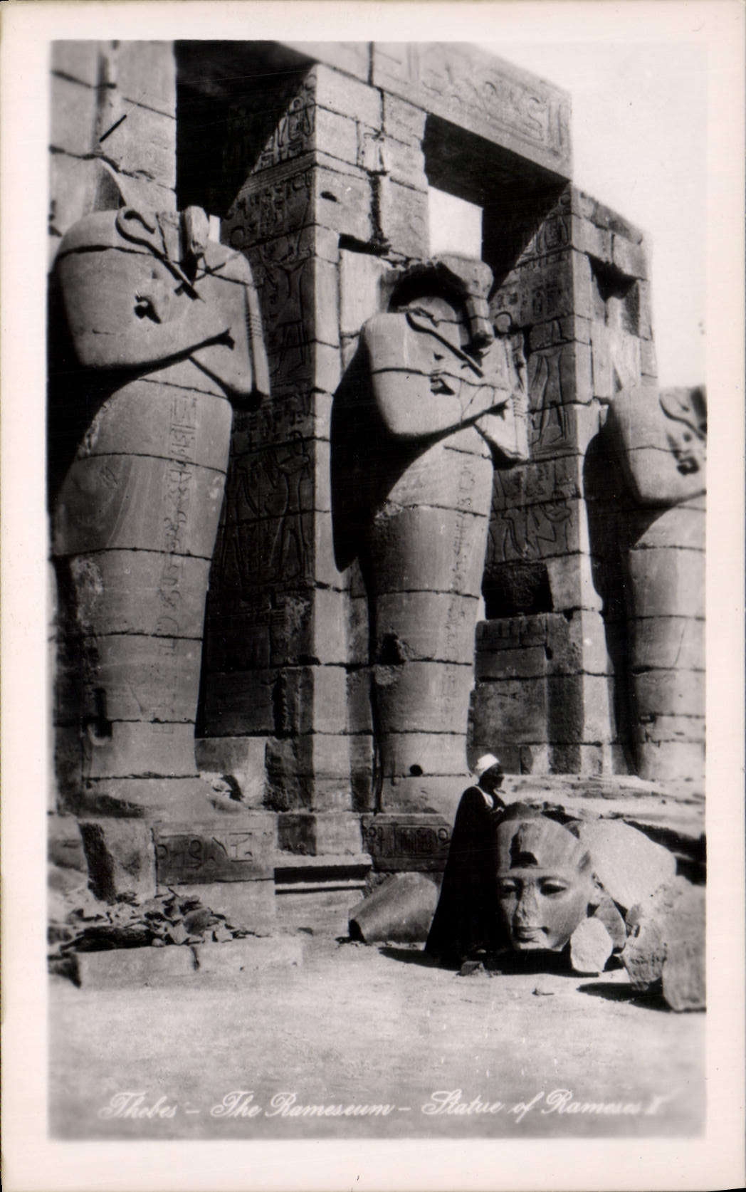 CPA Egypt Egypt Temple funéraire de Ramses II très ruiné se trouve devant la vallée des Rois loin d