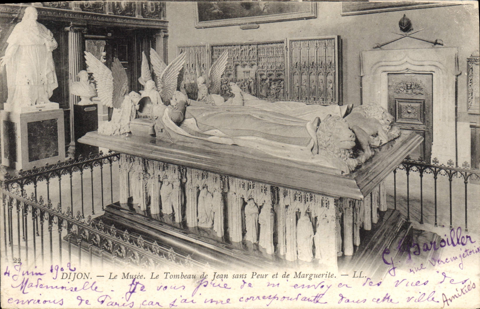 CPA Dijon Le Musee Le Tombeau de Jean sans Peur et de Marguerite 