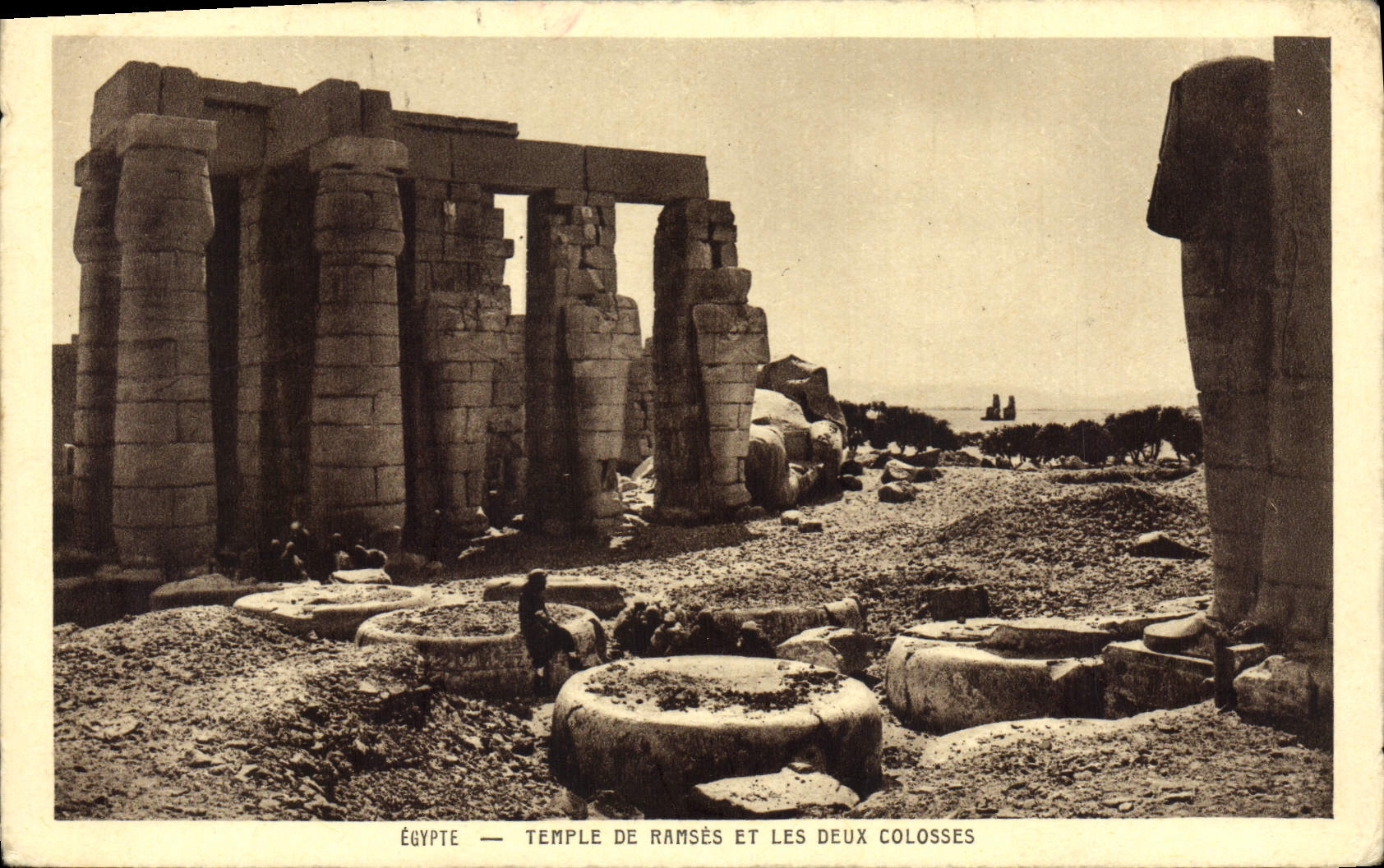 CPA Egypt Egypte Temple de Ramses et les Deux Colosses