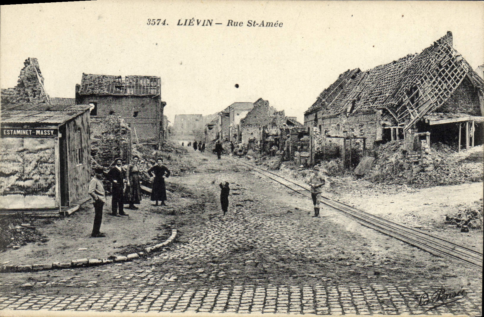 CPA Militaria Lievin Rue St Amee 