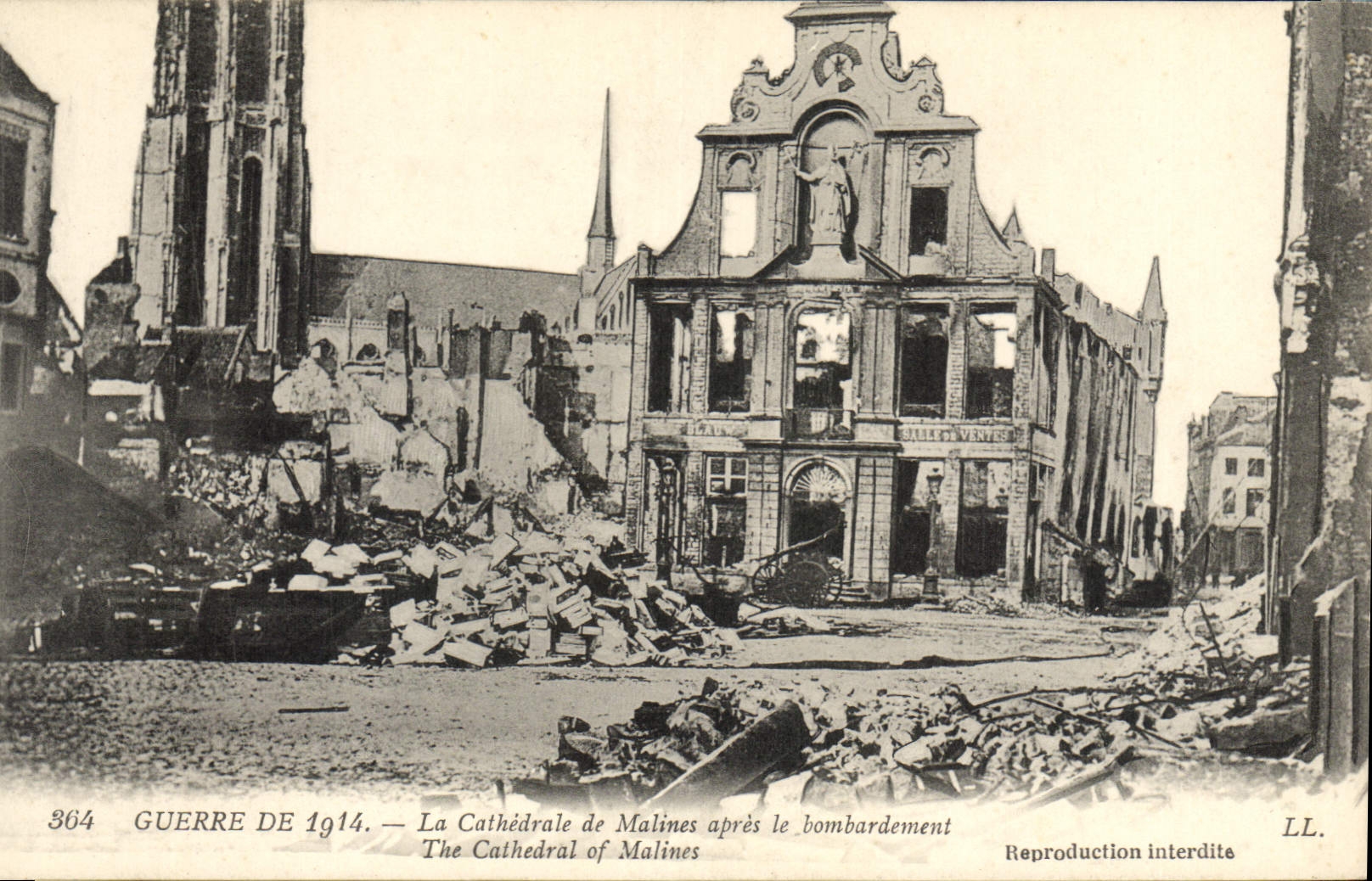 CPA Militaria Guerre de 1914 La Cathedrale de Malines apres le bombardement 