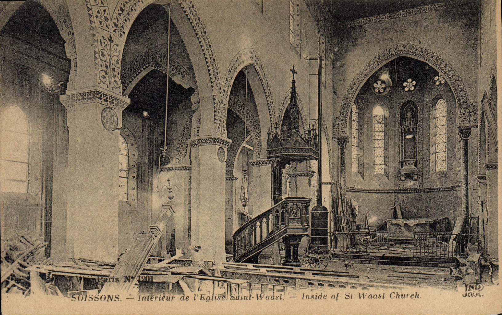 CPA Militaria Soissons Interieur de l'Eglise Saint Waast 