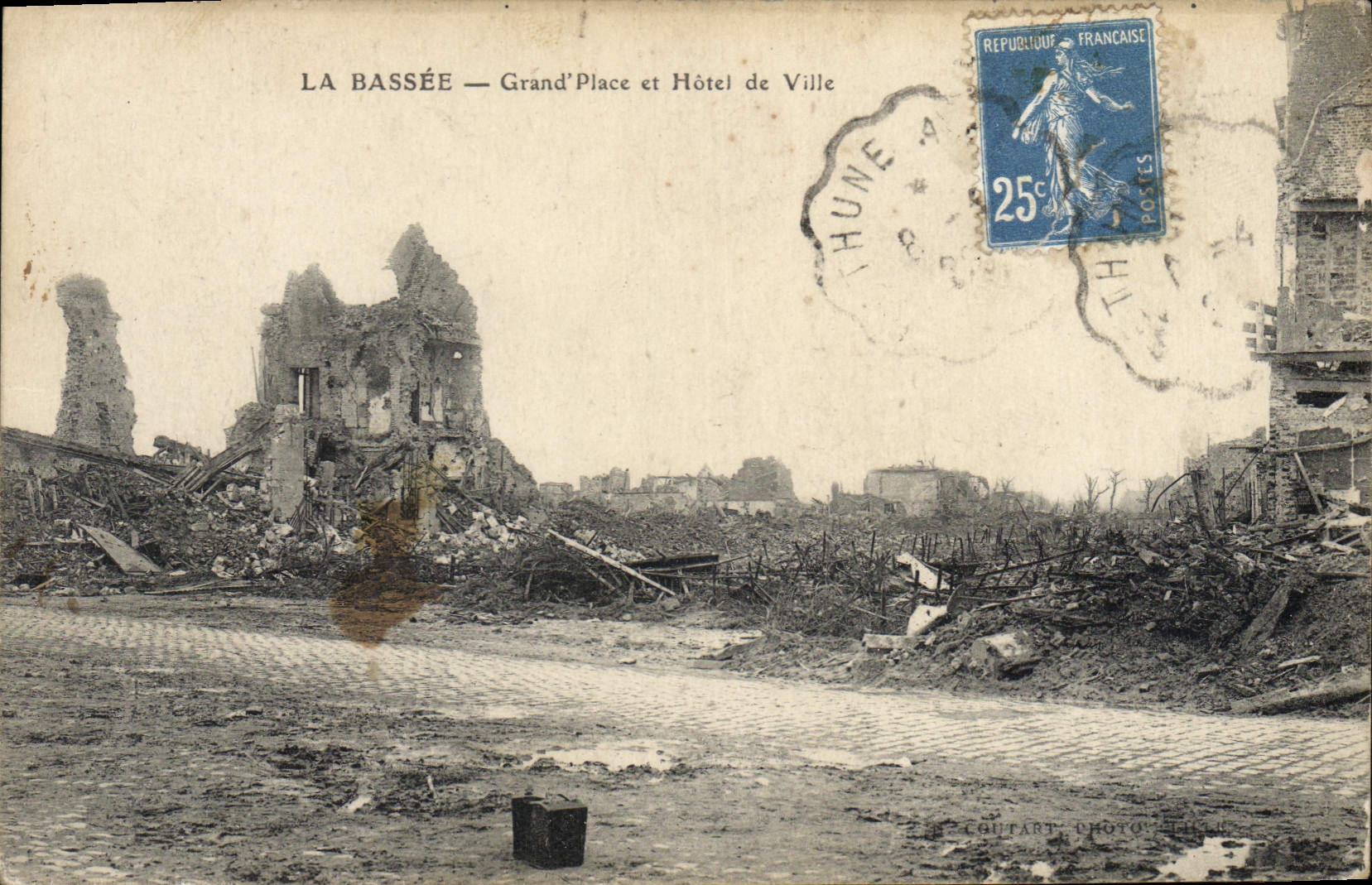 CPA Militaria La Bassee Grand Place et Hotel de Ville 