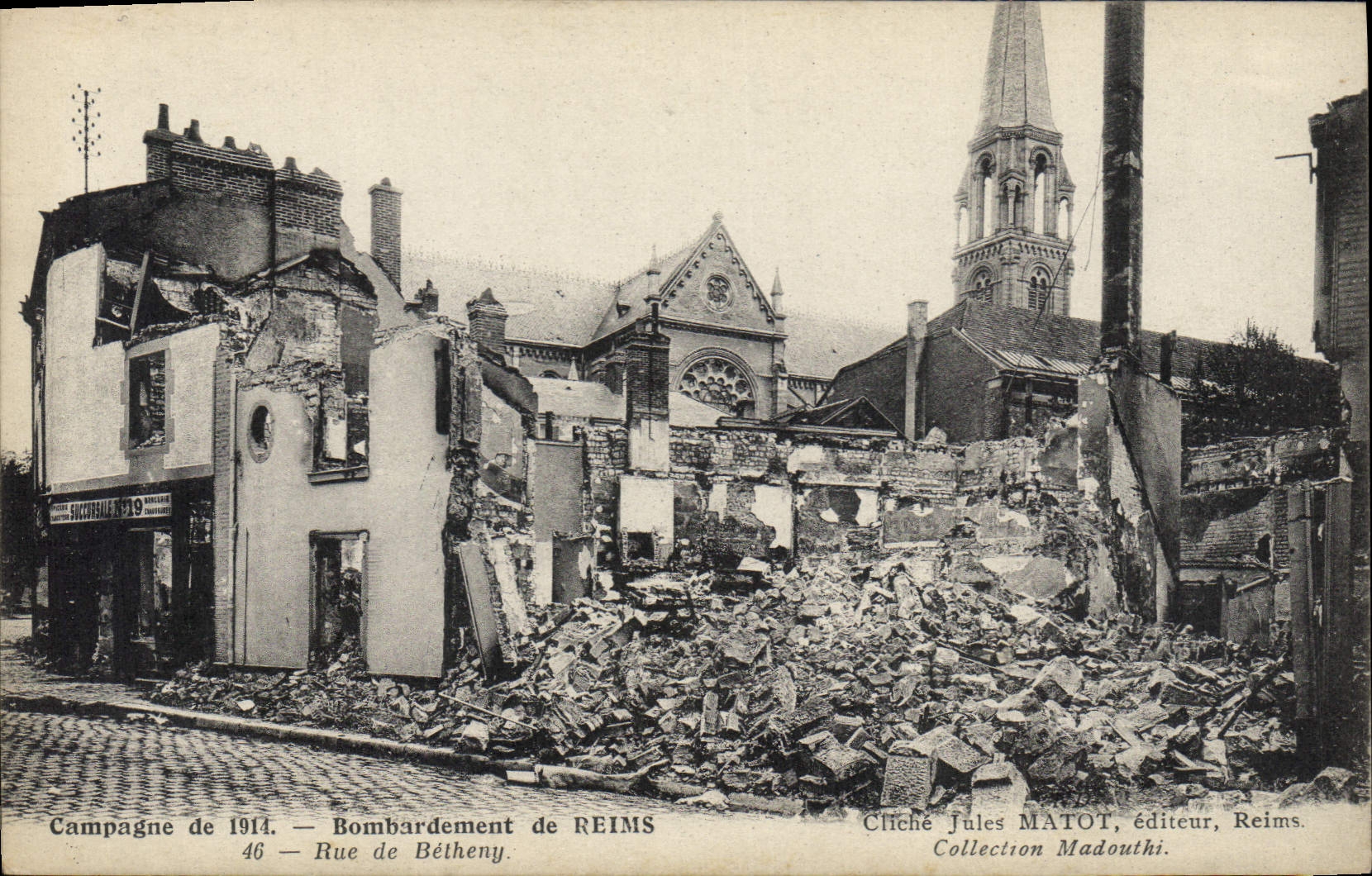 CPA Militaria Campagne de 1914 Bombardement de Reims Rue de Betheny 