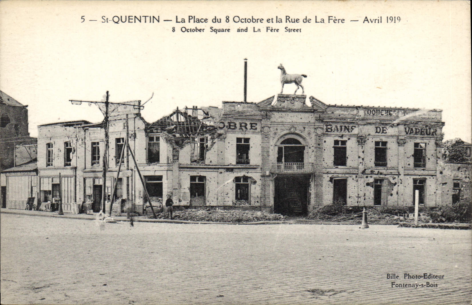 CPA Militaria St Quentin La Place du 8 Octobre et la Rue de La Fere Avril 1919