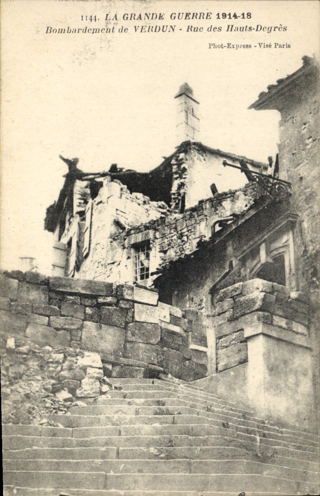 CPA Militaria La Grande Guerre 1914 18 Bombardement de Verdun Rue des Hauts Degres 