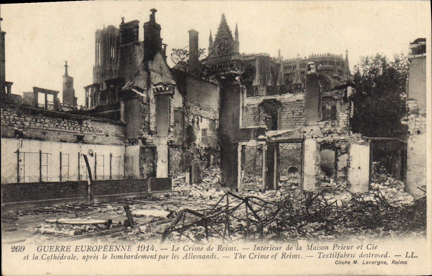 CPA Militaria Guerre Europeenne 1914 Le Crime de Reims Interieur de la Maison Prieur et Cie et la Ca