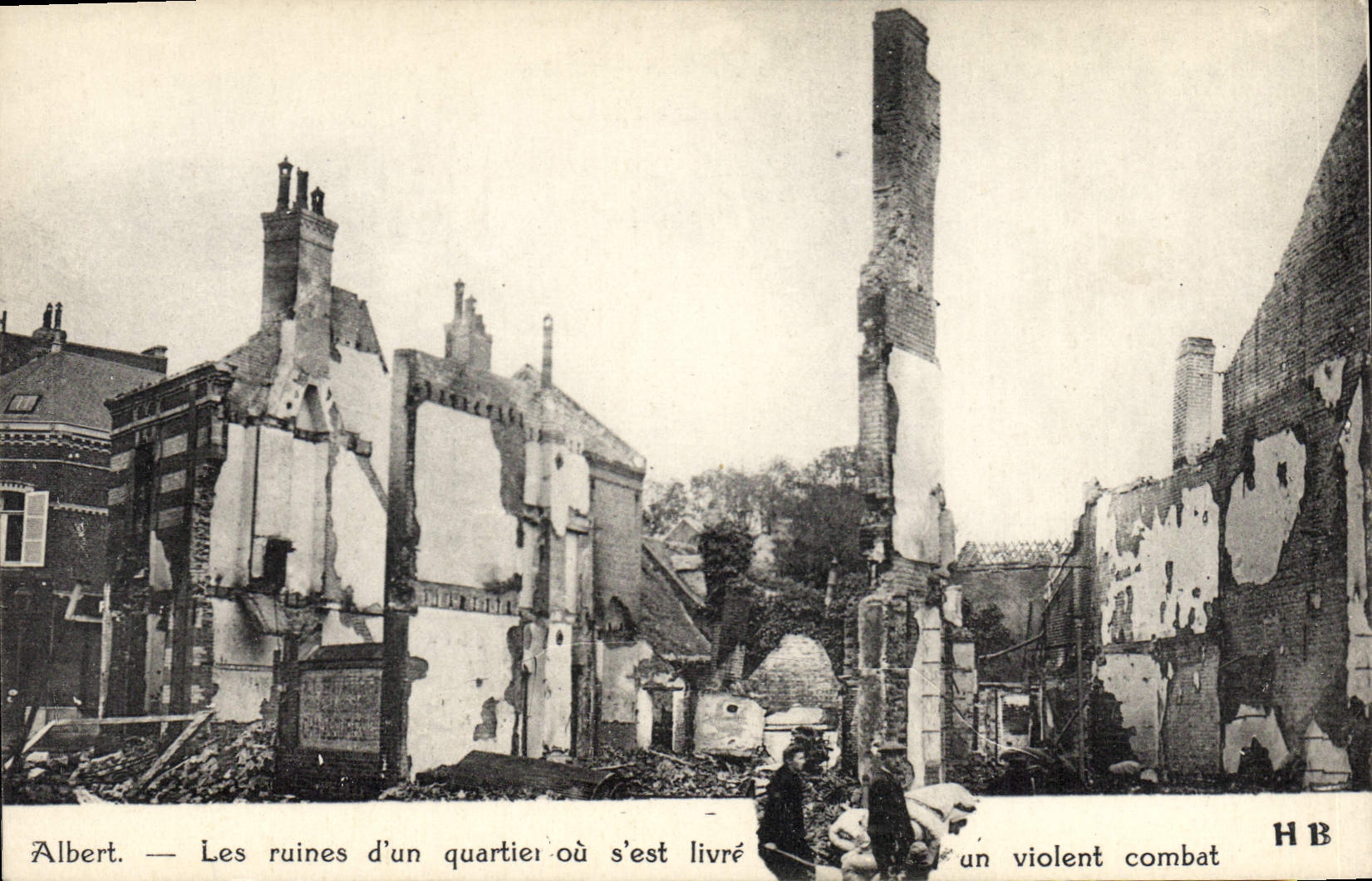 CPA Militaria Albert Les ruines d'un quartier ou s'est livre un violent combat