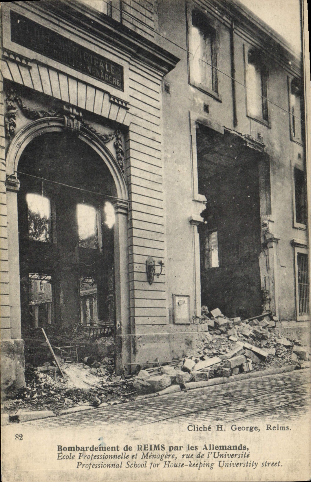 CPA Militaria Bombardement de Reims par les Allemands Ecole Professionnelle et Menagere Rue de l'Uni