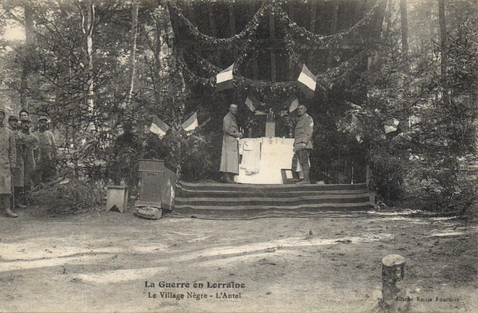 CPA Militaria La Guerre en Lorraine Le Village Negre L'Autel