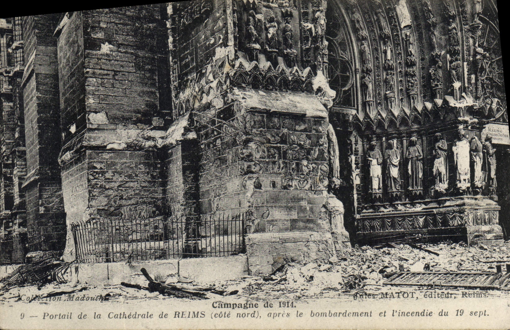 CPA Militaria Campagne de 1914 Portrait de la Cathedrale de Reims cote nord apres le bombardement ed