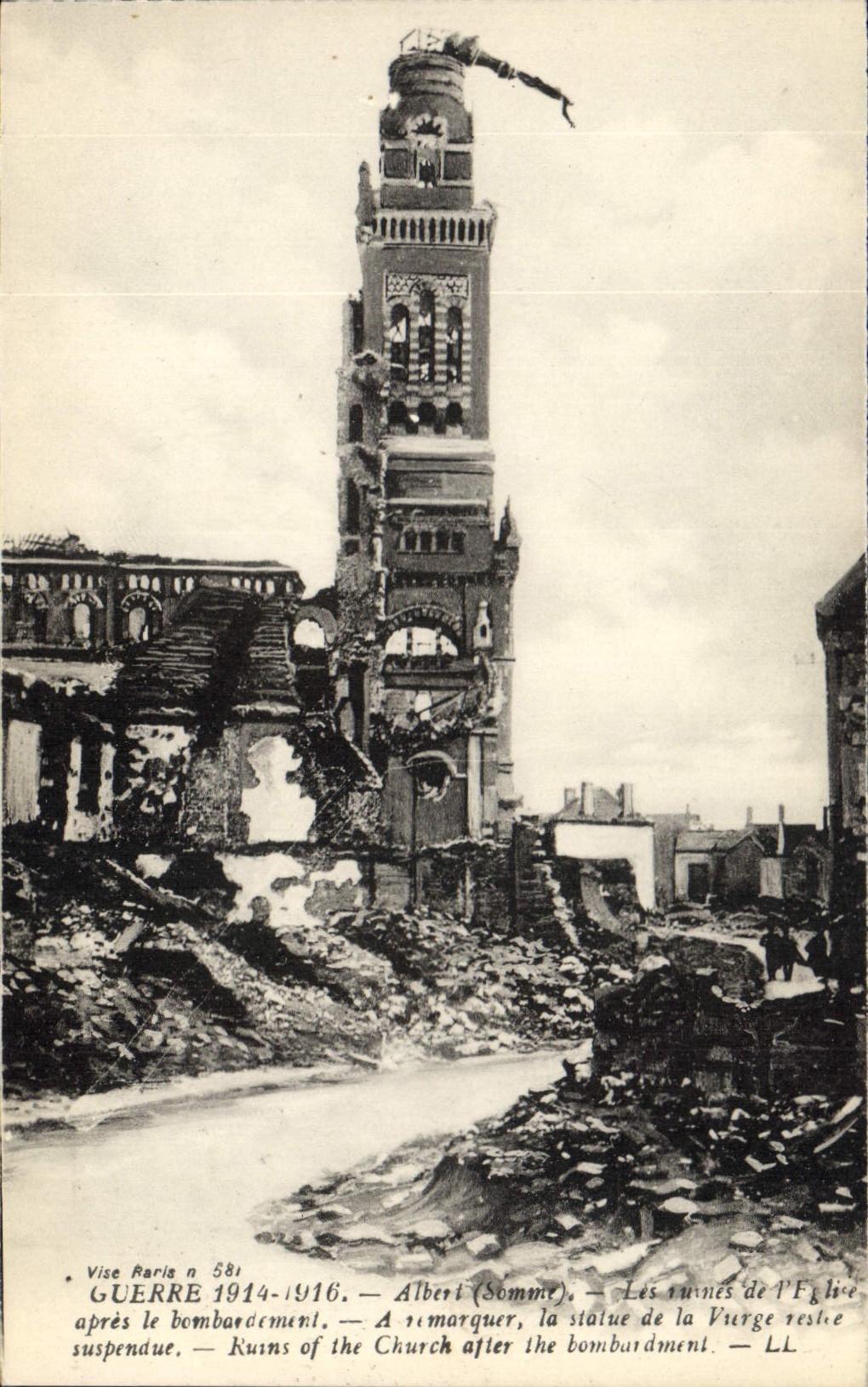 CPA Militaria Guerre 1914 1916 Albert Somme Les Ruines de l'Eglise apres le bombardement