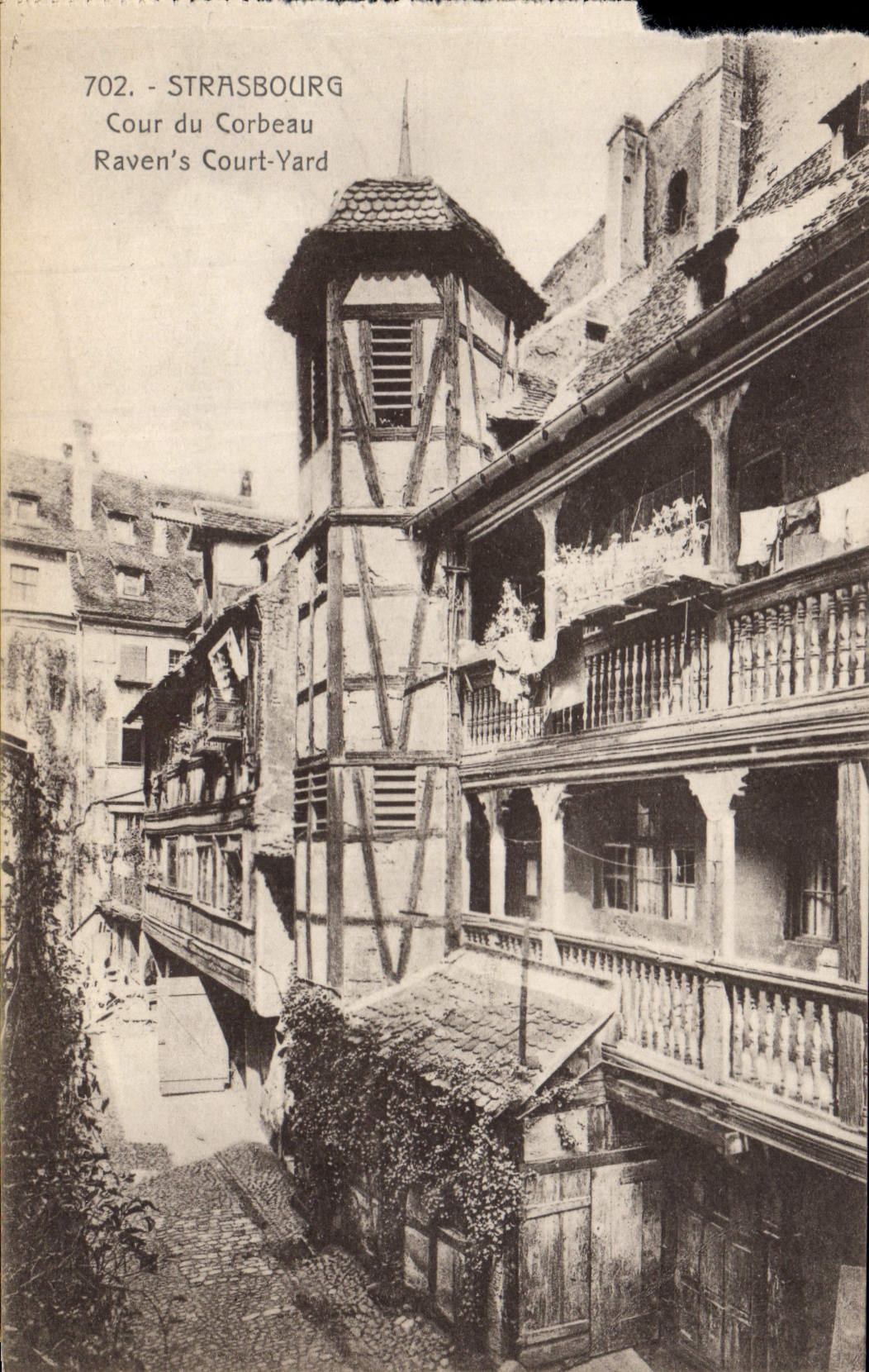 CPA Strasbourg Cour du Corbeau Ravens Court Yard 