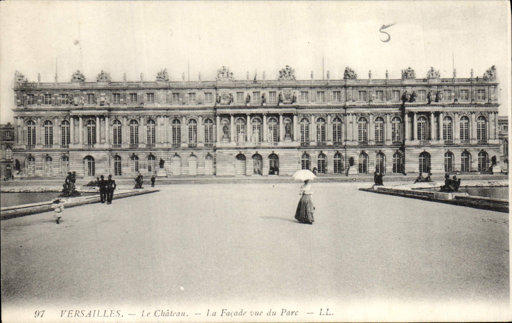 CPA Versailles Le Chateau La Façade rue du Parc 