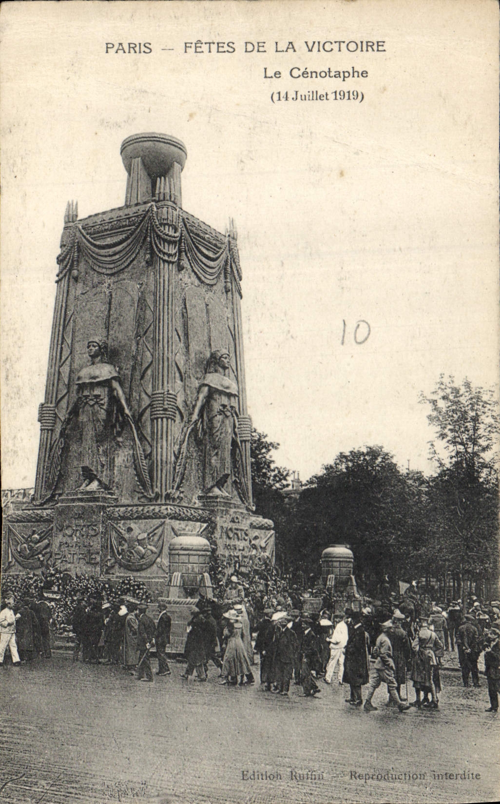 CPA Paris Fetes de la Victoire Le Cenotaphe 14 Juillet 1919 Militaria