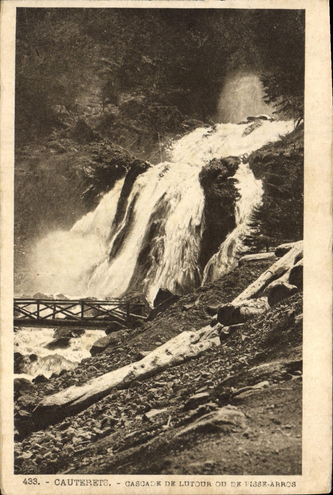 CPA Cauterets Cascade de Lutour ou de Pisse Arros