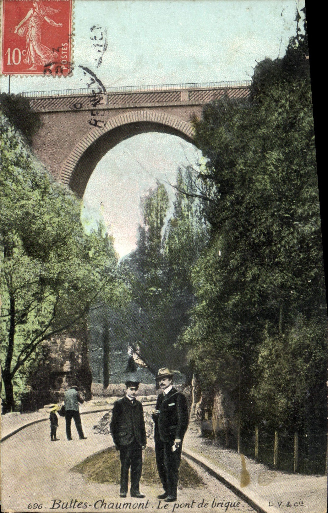 CPA Paris Buttes Chaumont Le pont de brique