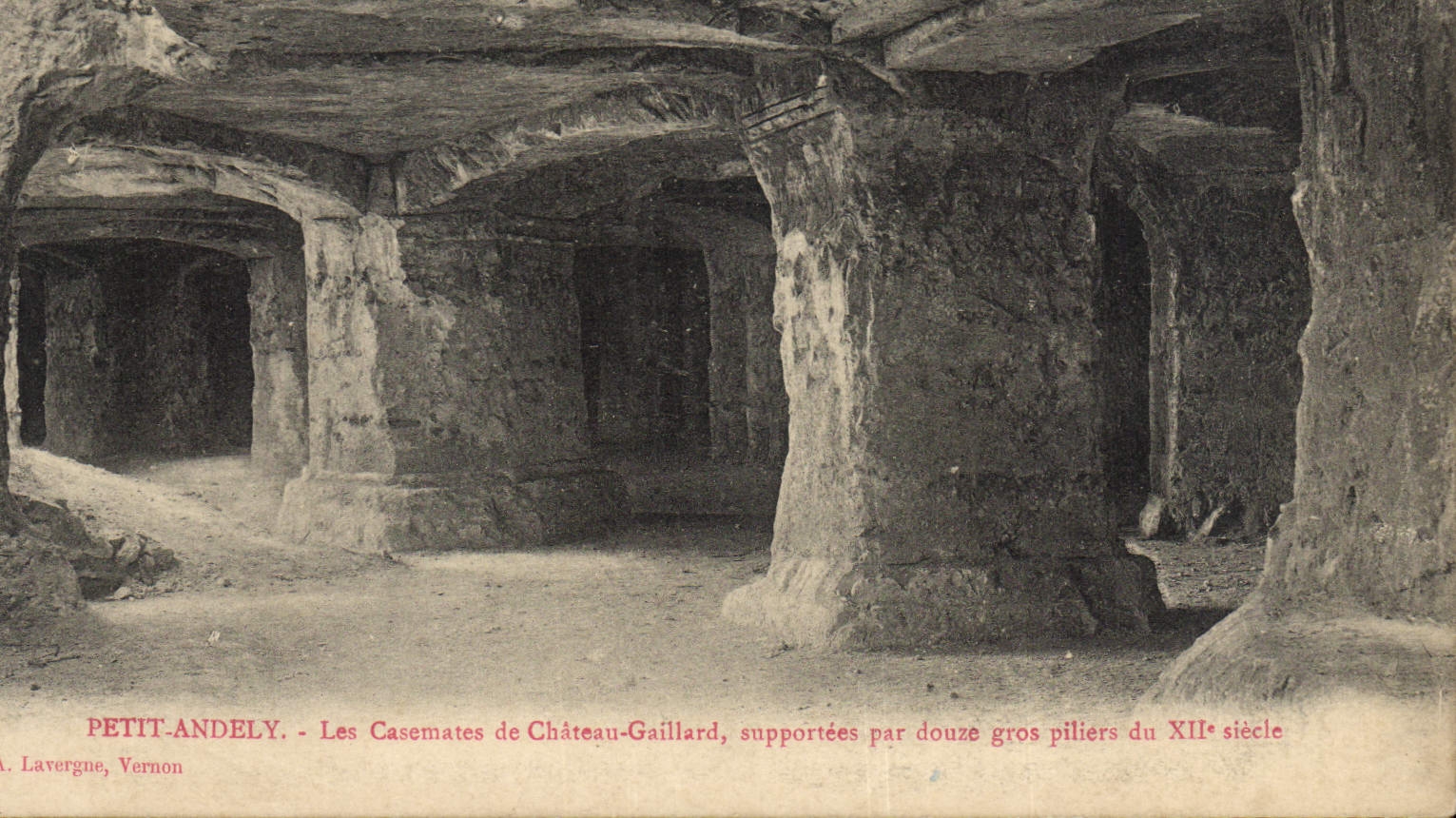CPA Petit Andely Les Casemates de Chateau Gaillard supportees par douze gros piliers da XII siecle