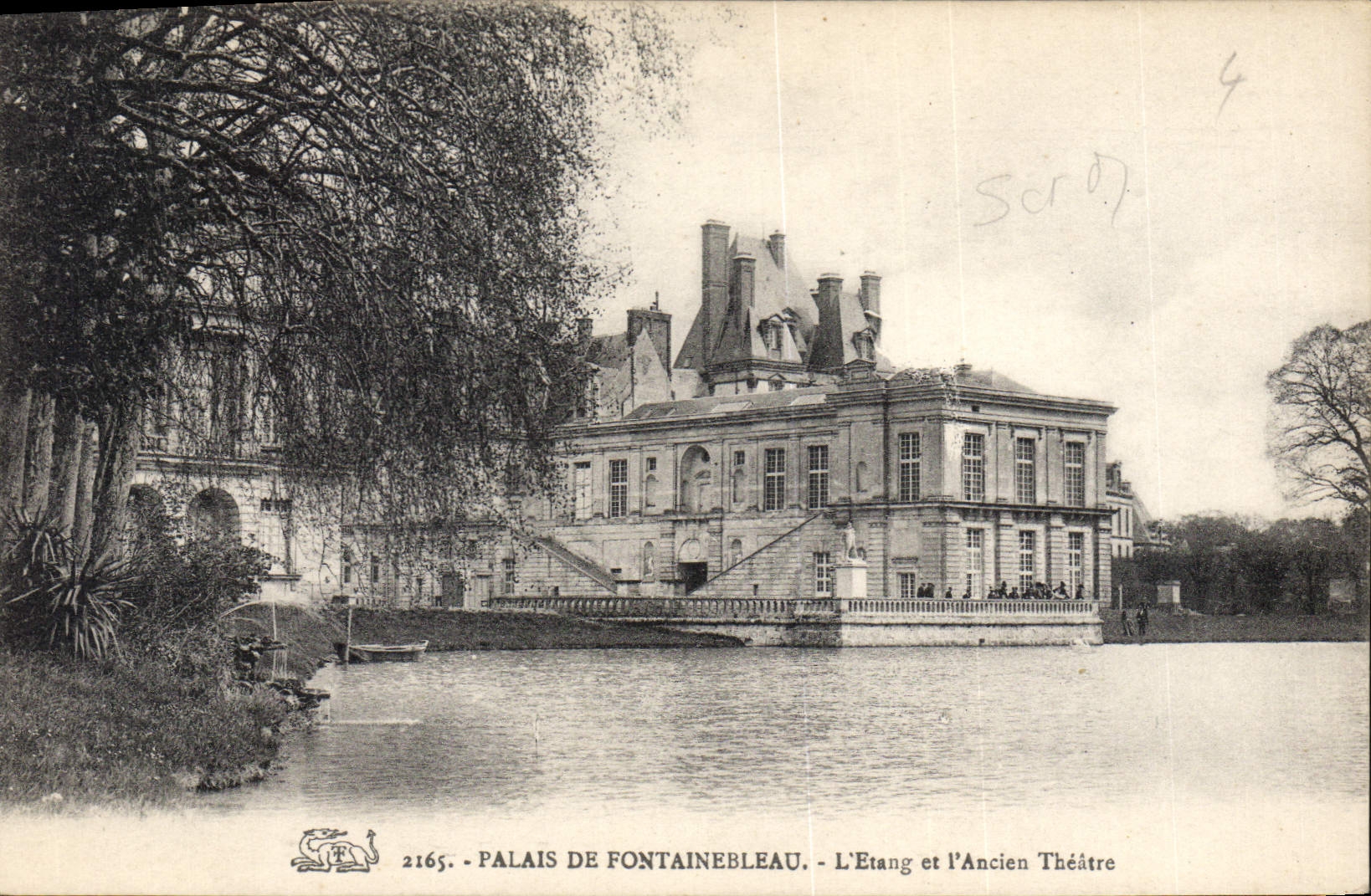 CPA Palais de Fontainebleau L'Etang et l'Ancien Theatre 
