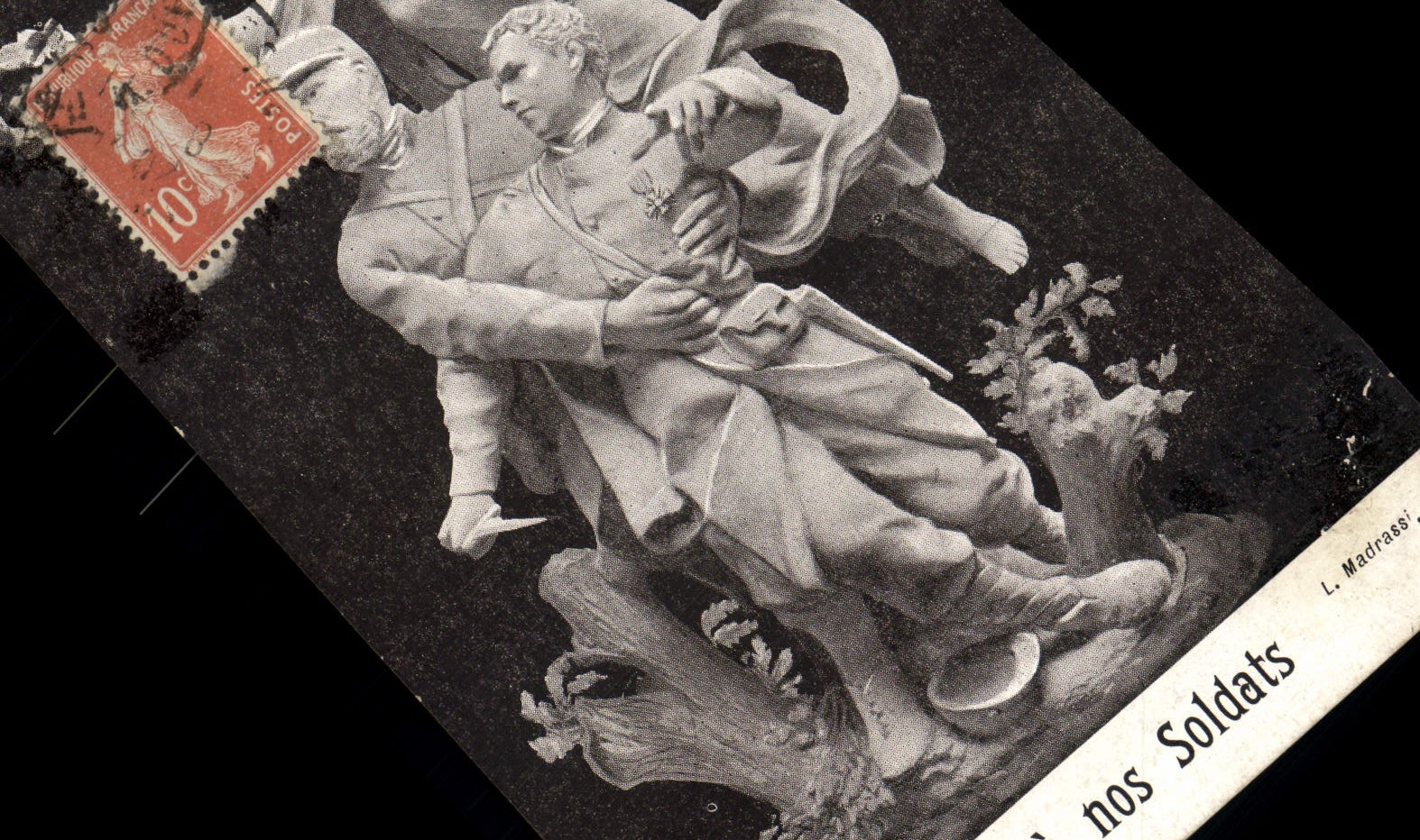CPA Gloire a nos soldats Militaria