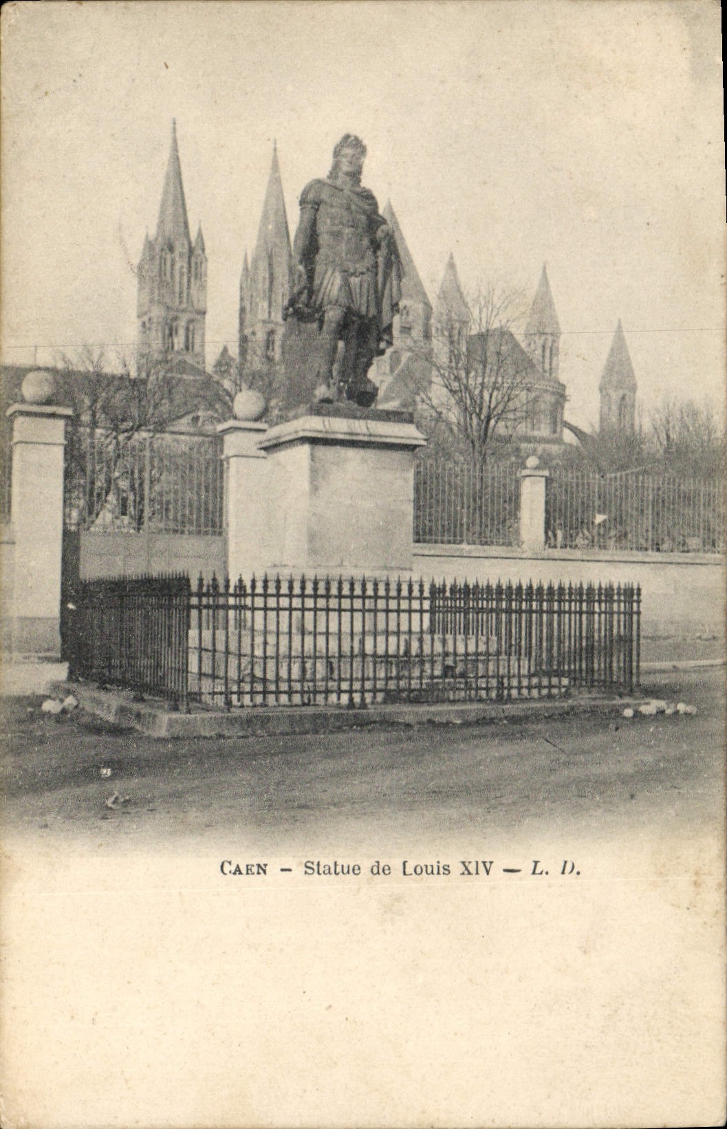 CPA Caen Statue de Louis XIV