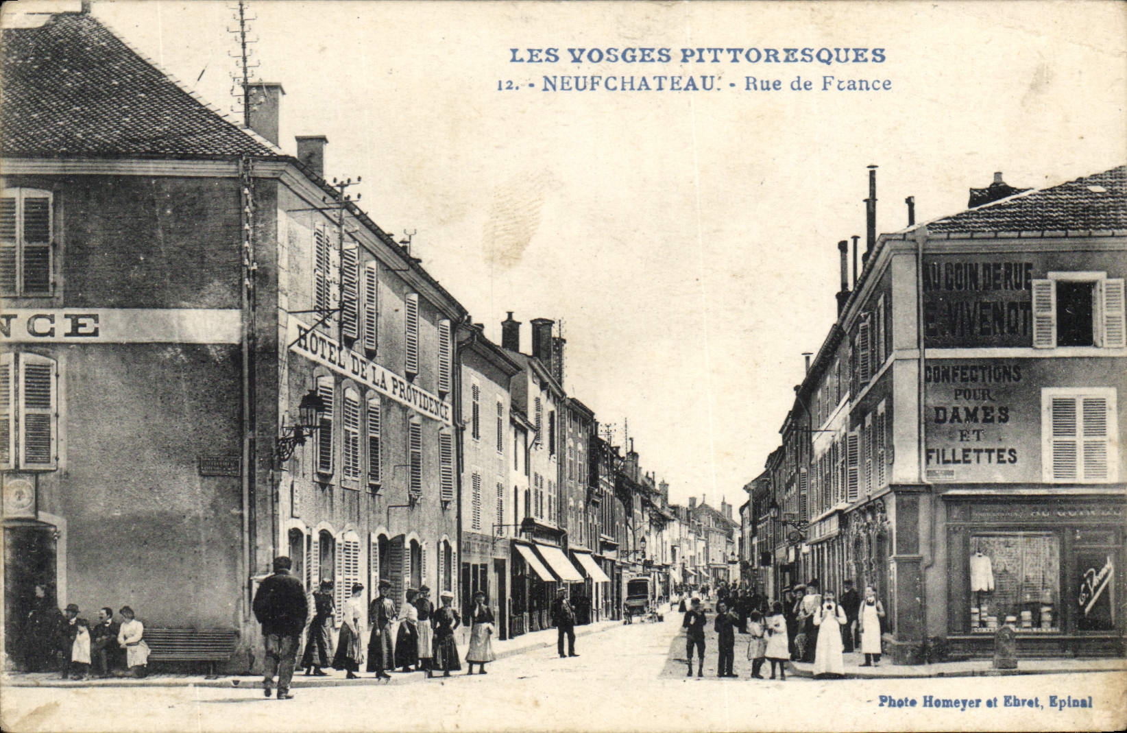 CPA Les Vosges Pittoresques Neufchateau Rue de France