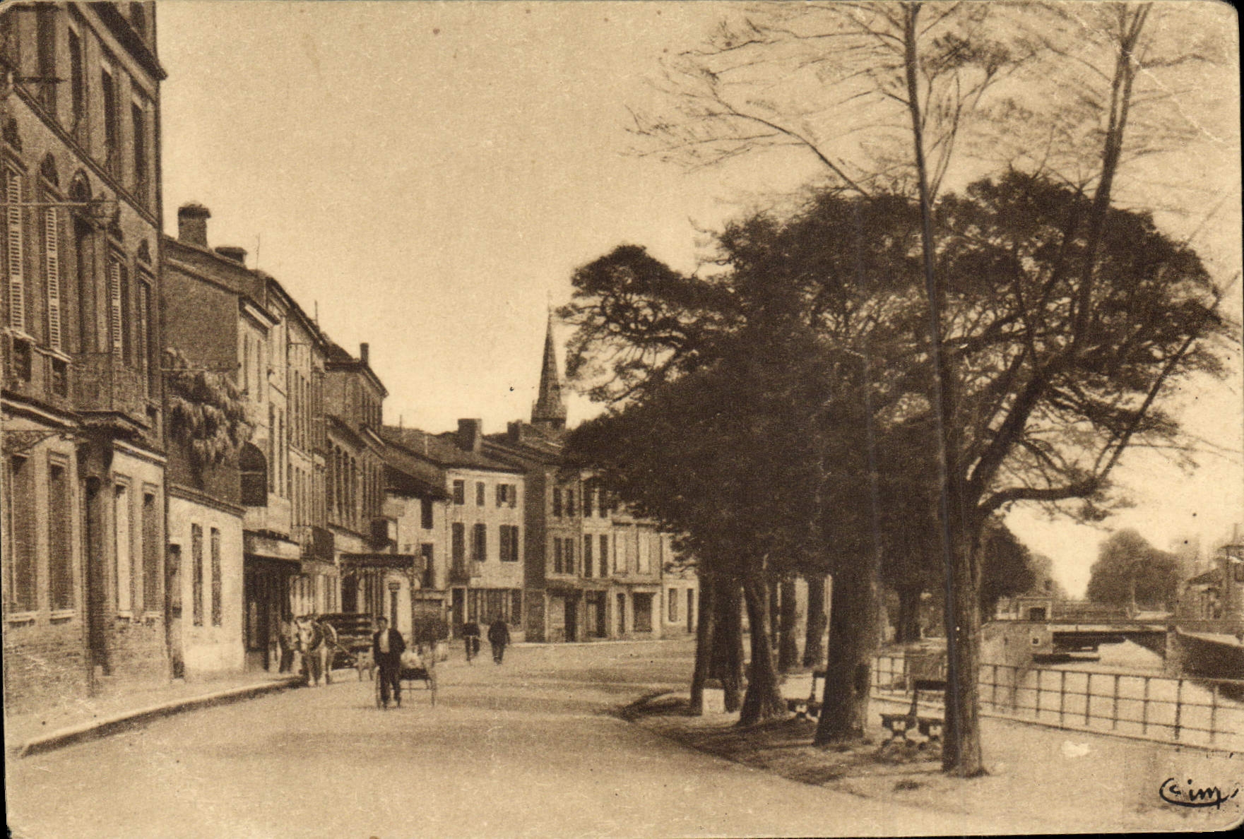 CPA Moissac T et G La Gendarmerie et la Poste 