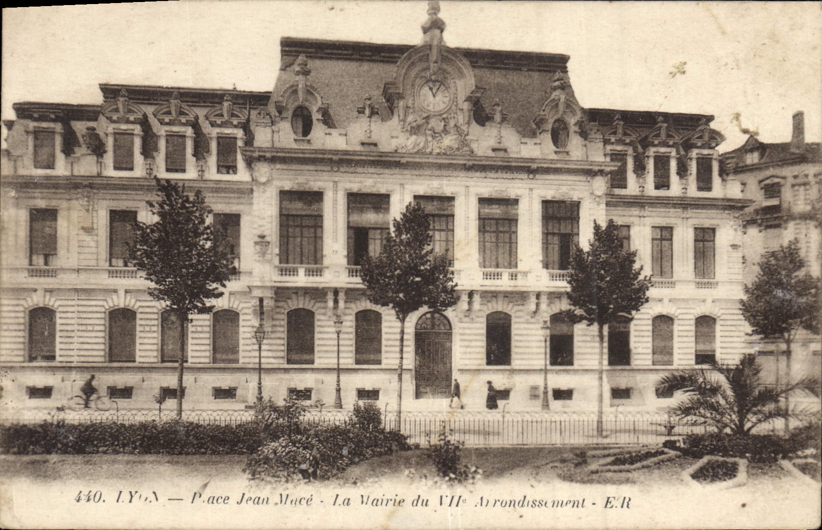 CPA Lyon Place Jean Mace La Mairie du 7eme Arrondissement