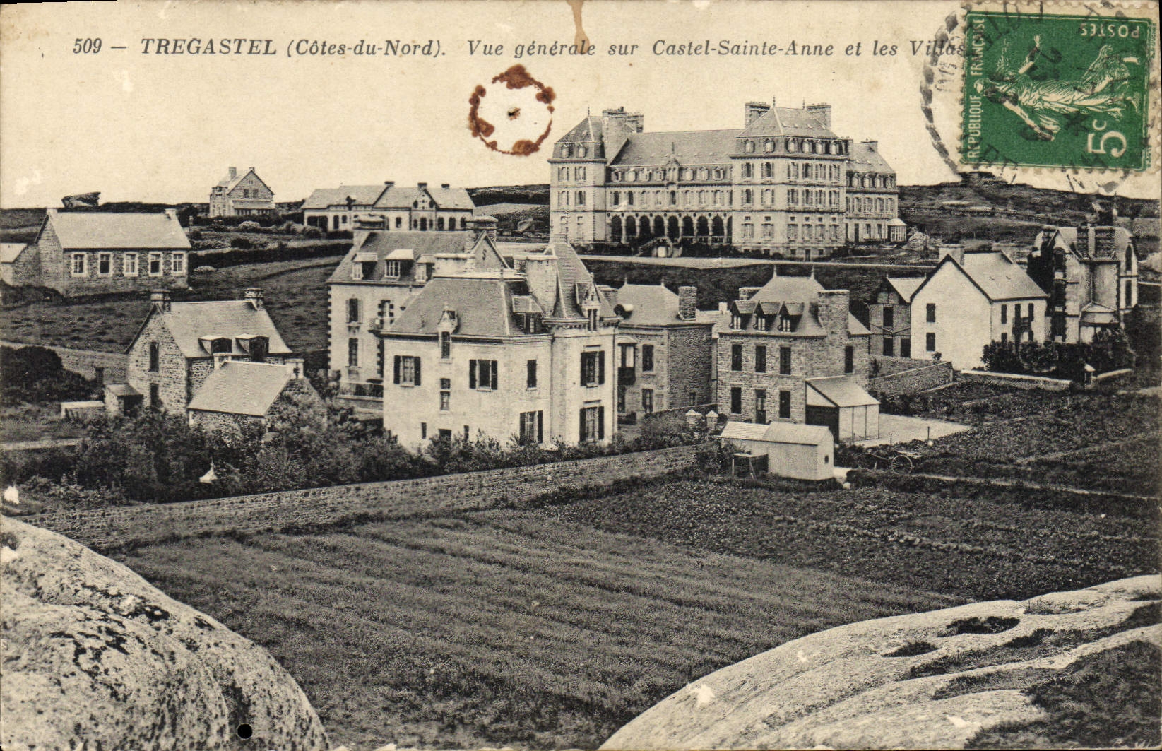 CPA Tregastel Cotes du Nord Vue Generale sur Castel Sainte Anne et les Villa