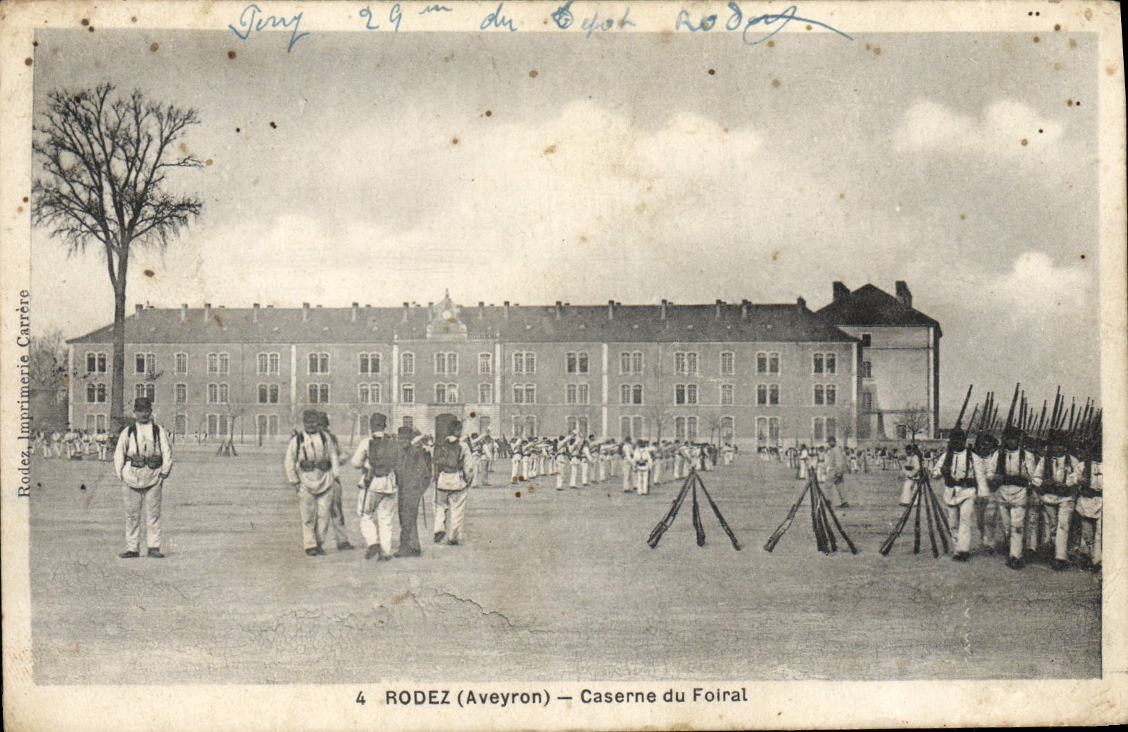 CPA Rodez Aveyron Caserne du Foiral  Militaria