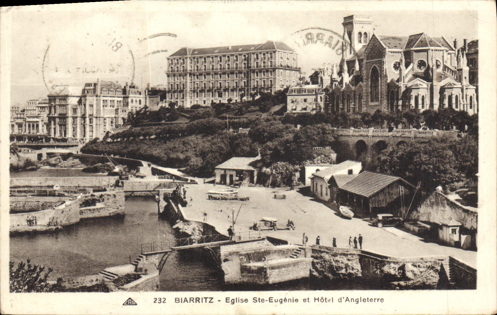 CPA Biarritz Eglise Ste Eugenie et Hotel d'Angleterre
