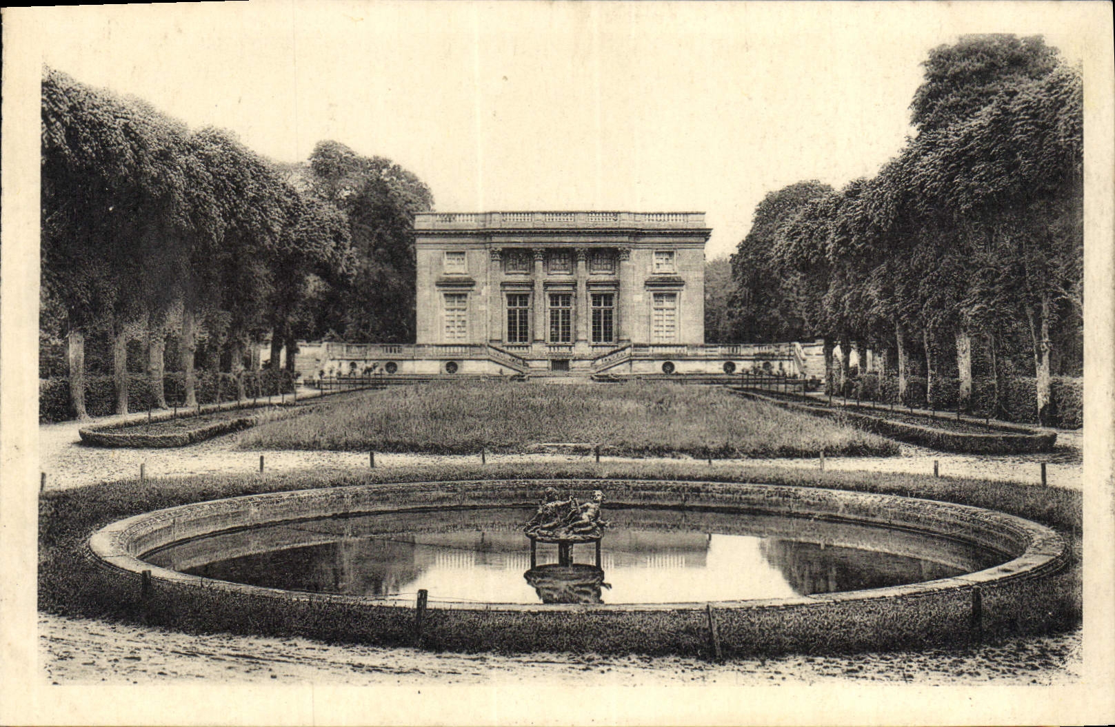CPA Petit Trianon Facade sur les Jardins 