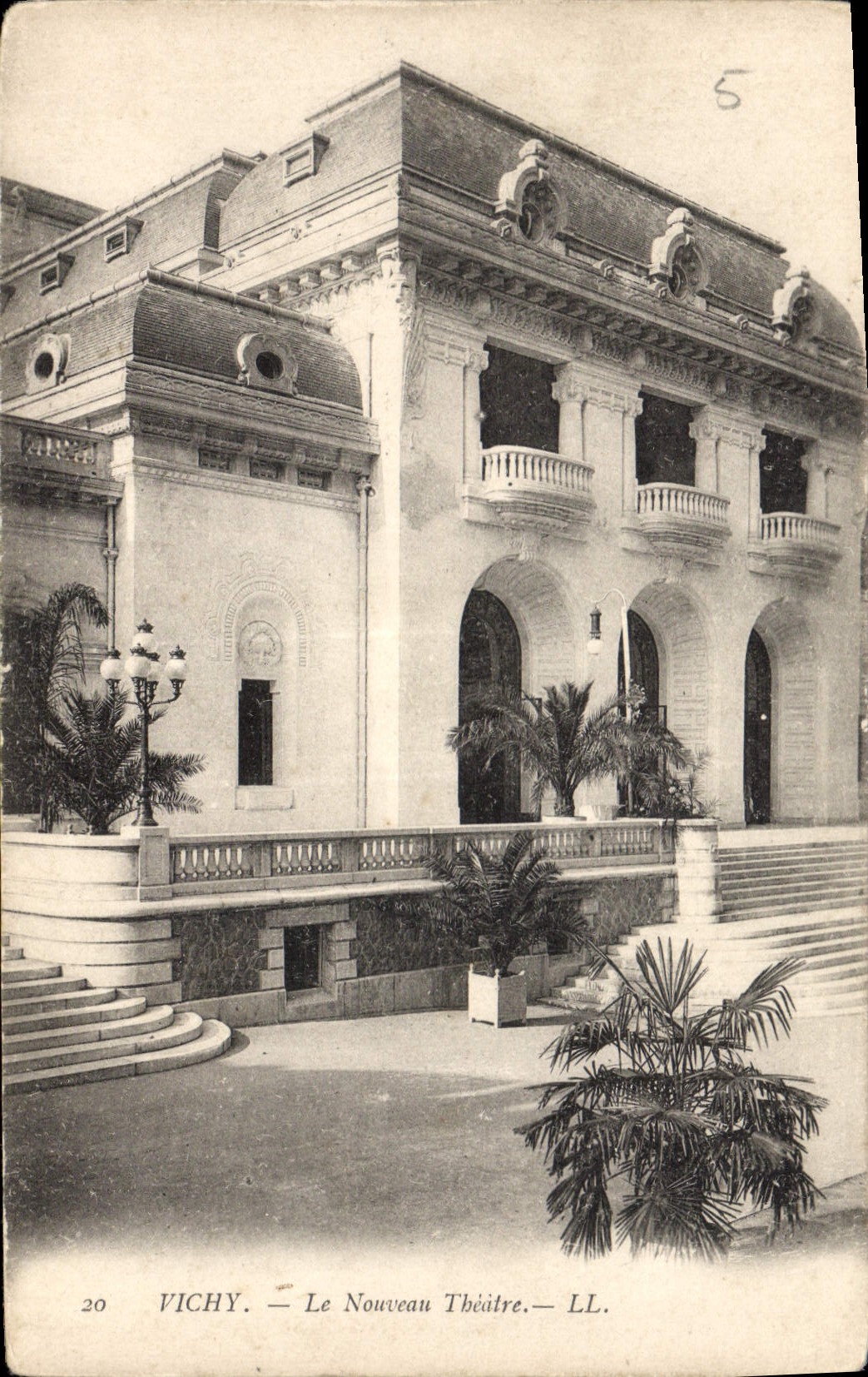 CPA Vichy le Nouveau Theatre 