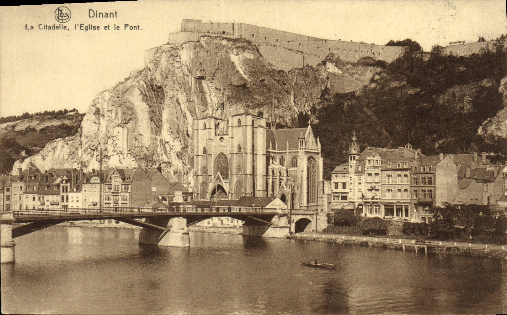 CPA Dinant La Citadelle l'Eglise et le Pont
