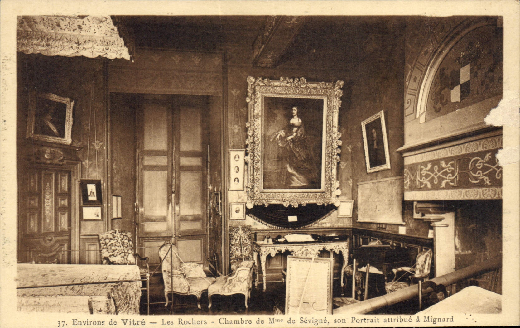CPA Environs de Vitre Les Rochers Chambre de M De Sevigne son Portrait Attribue a Mignard
